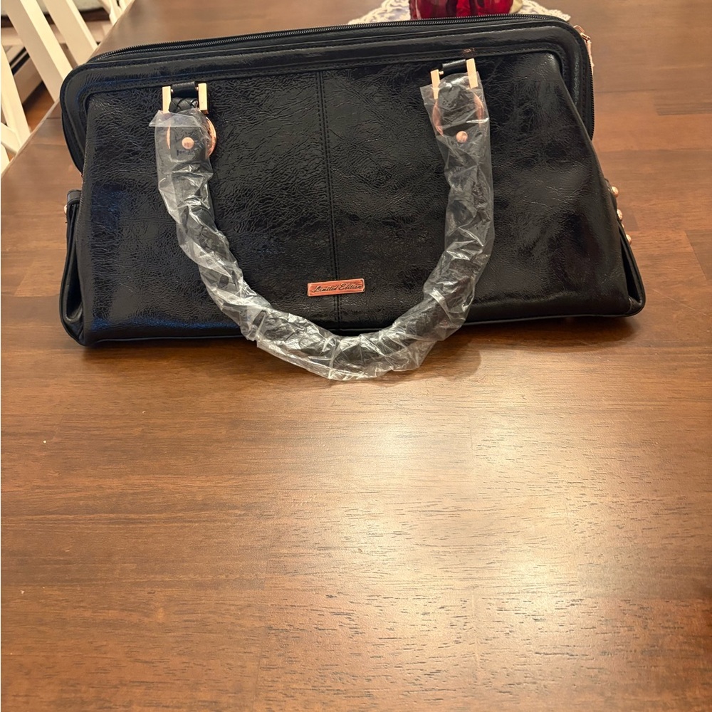 Elegant Black Handbag - Picture 3 of 16